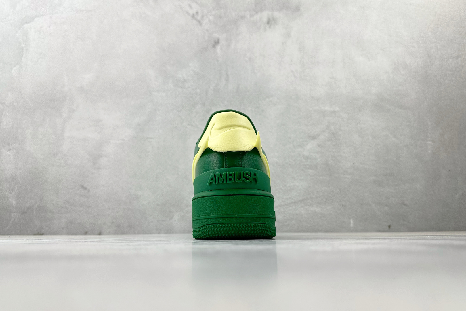 PP 特价本地💰110
特价福利 AMBUSH x Nike Air Force 1 "Pine Green and Citron" 绿色

货号：DV3464-300
尺码：36 36.5 37.5 38 38.5 39 40 40.5 41 42 42.5 43 44 44.5 45 46
编码：21