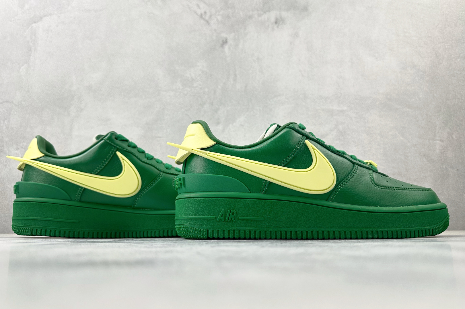 PP 特价本地💰110
特价福利 AMBUSH x Nike Air Force 1 "Pine Green and Citron" 绿色

货号：DV3464-300
尺码：36 36.5 37.5 38 38.5 39 40 40.5 41 42 42.5 43 44 44.5 45 46
编码：21