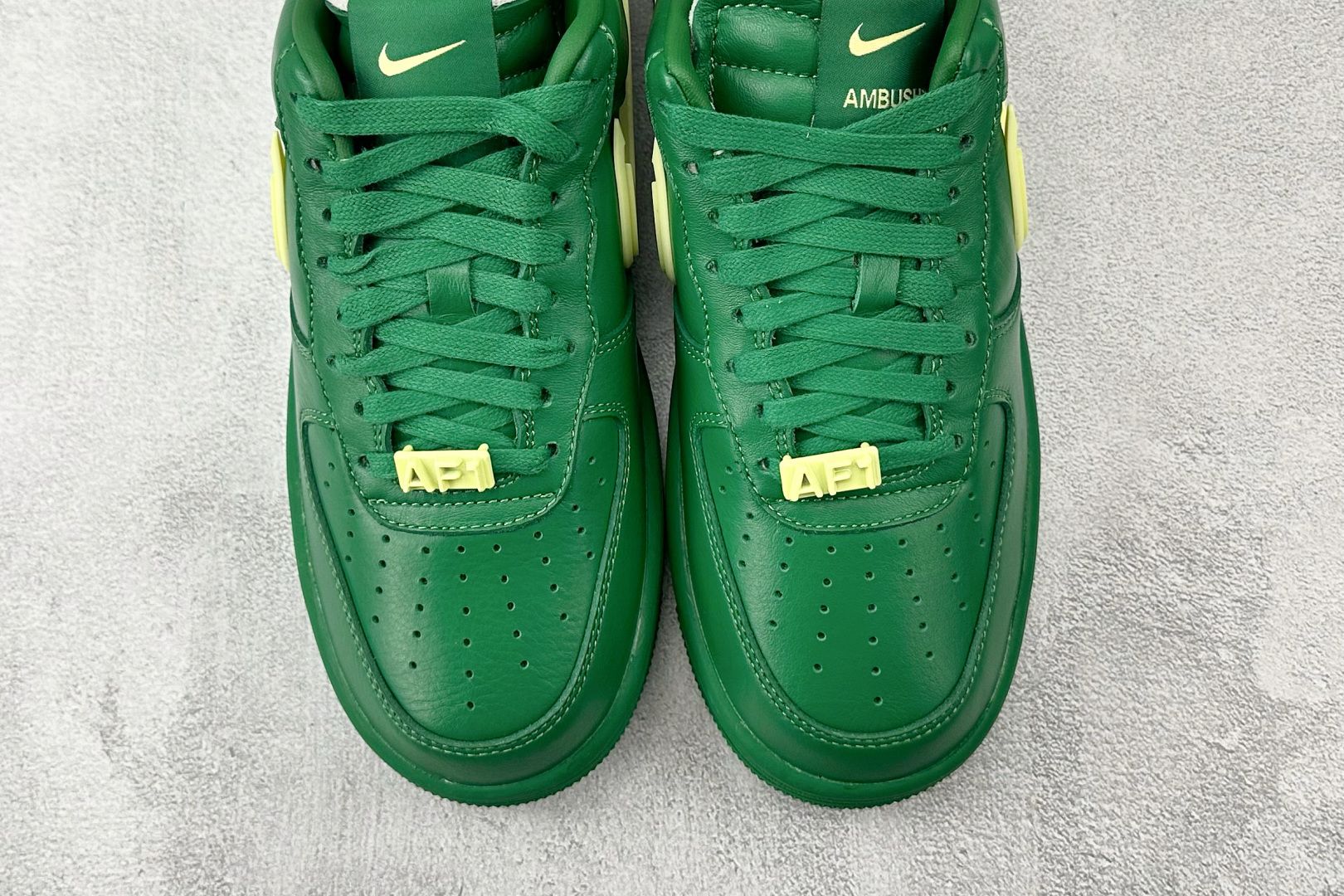PP 特价本地💰110
特价福利 AMBUSH x Nike Air Force 1 "Pine Green and Citron" 绿色

货号：DV3464-300
尺码：36 36.5 37.5 38 38.5 39 40 40.5 41 42 42.5 43 44 44.5 45 46
编码：21