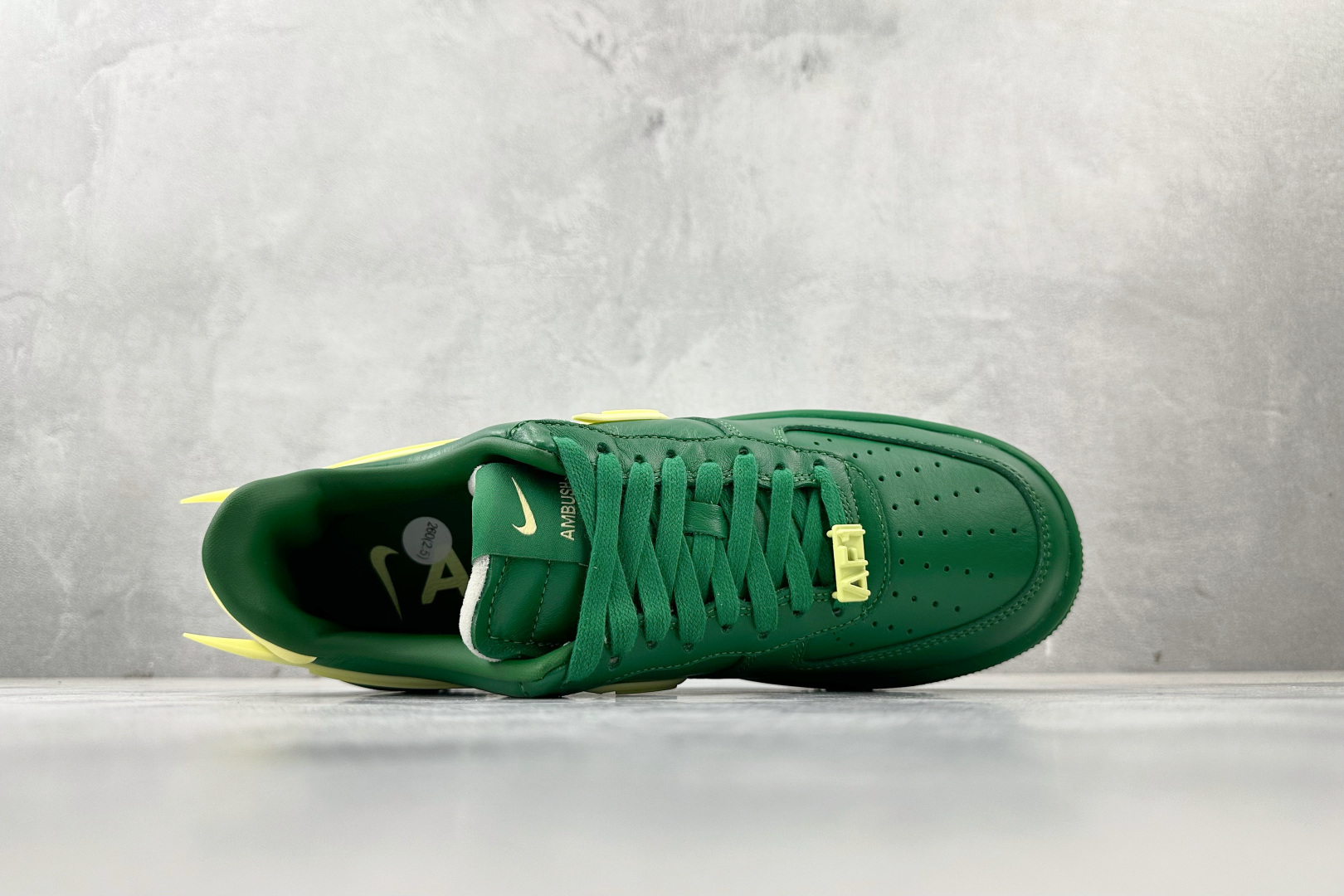 PP 特价本地💰110
特价福利 AMBUSH x Nike Air Force 1 "Pine Green and Citron" 绿色

货号：DV3464-300
尺码：36 36.5 37.5 38 38.5 39 40 40.5 41 42 42.5 43 44 44.5 45 46
编码：21