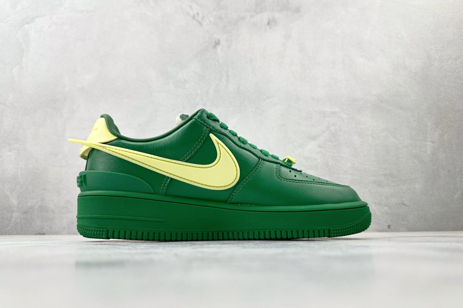 PP 特价本地💰110
特价福利 AMBUSH x Nike Air Force 1 "Pine Green and Citron" 绿色

货号：DV3464-300
尺码：36 36.5 37.5 38 38.5 39 40 40.5 41 42 42.5 43 44 44.5 45 46
编码：21
