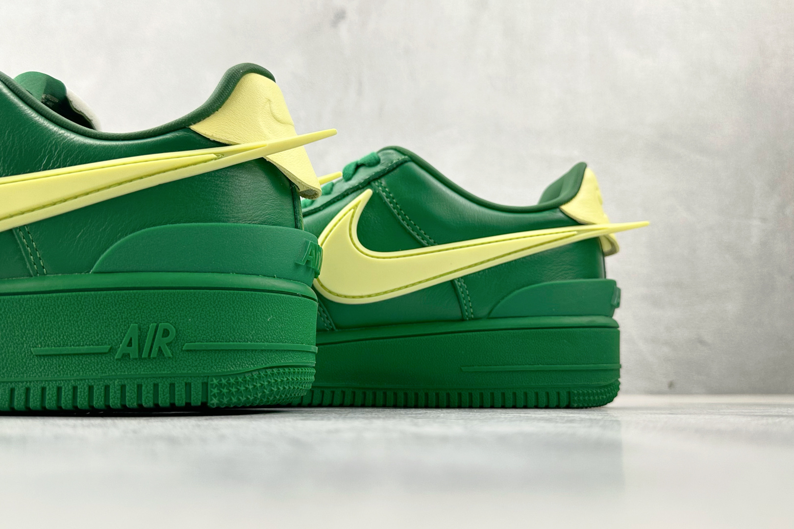 PP 特价本地💰110
特价福利 AMBUSH x Nike Air Force 1 "Pine Green and Citron" 绿色

货号：DV3464-300
尺码：36 36.5 37.5 38 38.5 39 40 40.5 41 42 42.5 43 44 44.5 45 46
编码：21
