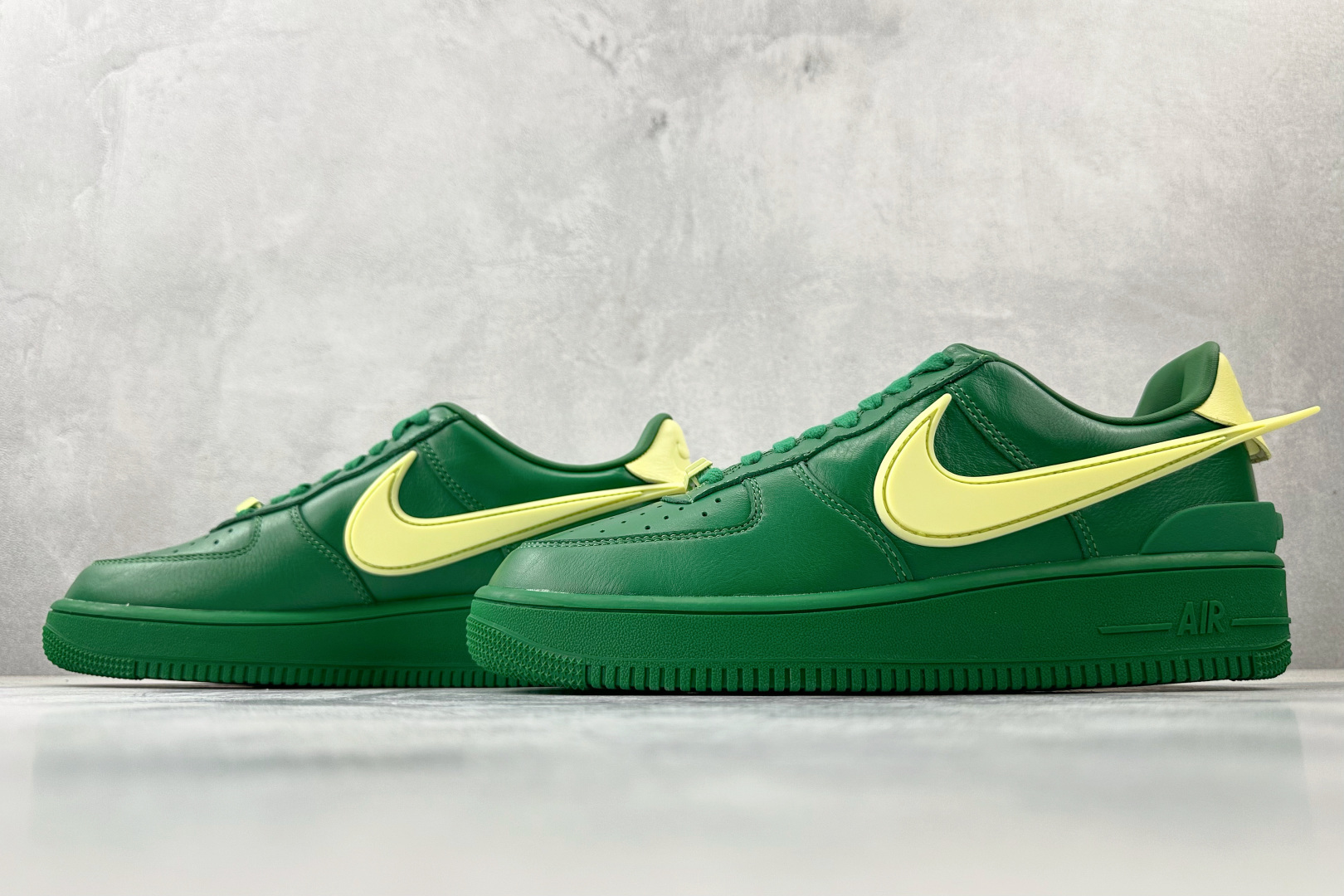 PP 特价本地💰110
特价福利 AMBUSH x Nike Air Force 1 "Pine Green and Citron" 绿色

货号：DV3464-300
尺码：36 36.5 37.5 38 38.5 39 40 40.5 41 42 42.5 43 44 44.5 45 46
编码：21