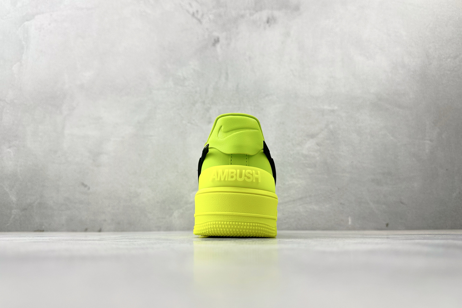 PP 特价本地💰110
特价福利 AMBUSH x Nike Air Force 1 荧光绿

货号：DN1555 200
尺码：36 36.5 37.5 38 38.5 39 40 40.5 41 42 42.5 43 44 44.5 45 46
编码：21