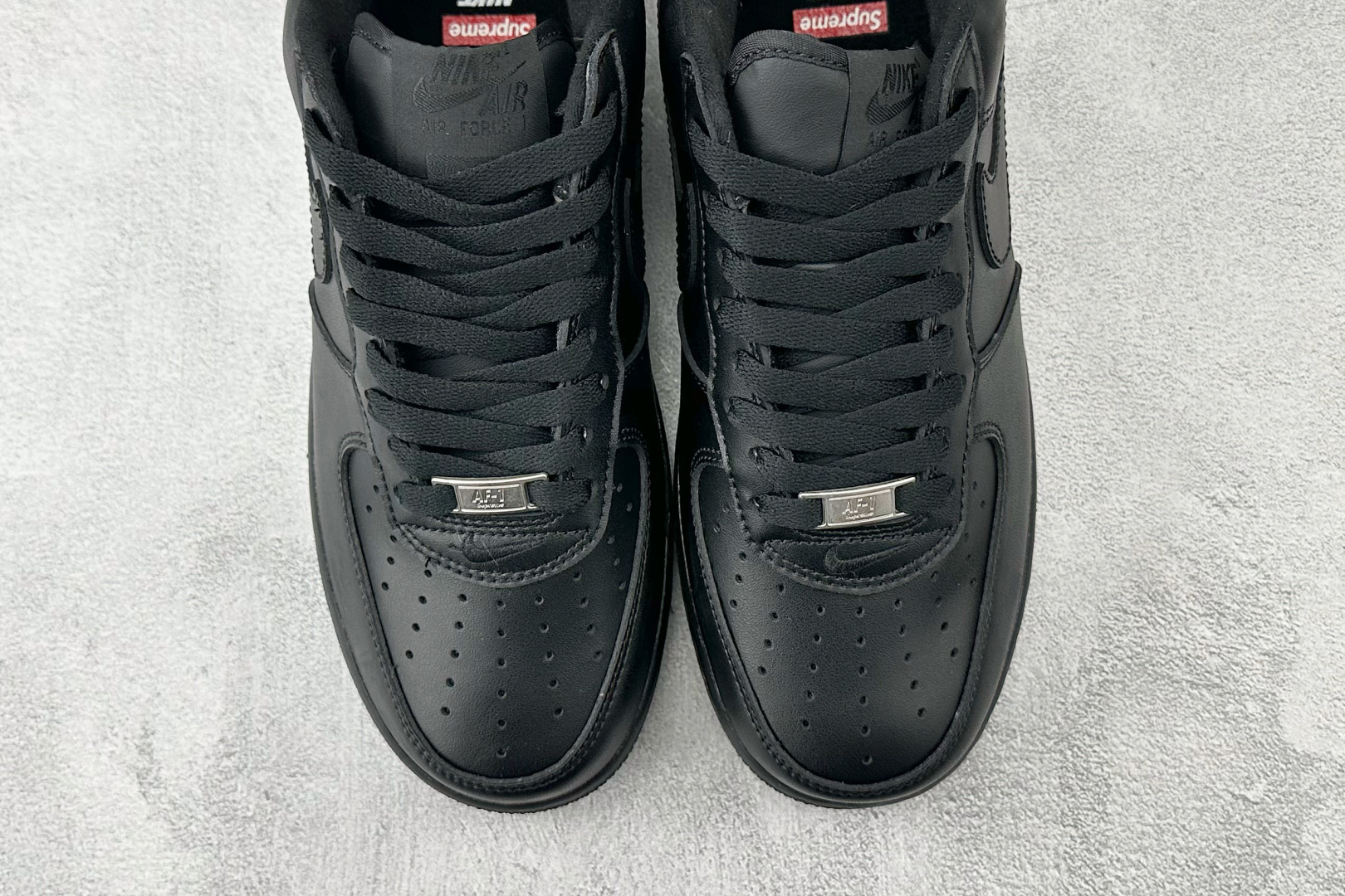 PP 特价本地💰110
特价福利 Supreme x Nike Air Force 1 box logo 黑色

货号：CU9225-001
尺码：36 36.5 37.5 38 38.5 39 40 40.5 41 42 42.5 43 44 44.5 45 46
编码：21