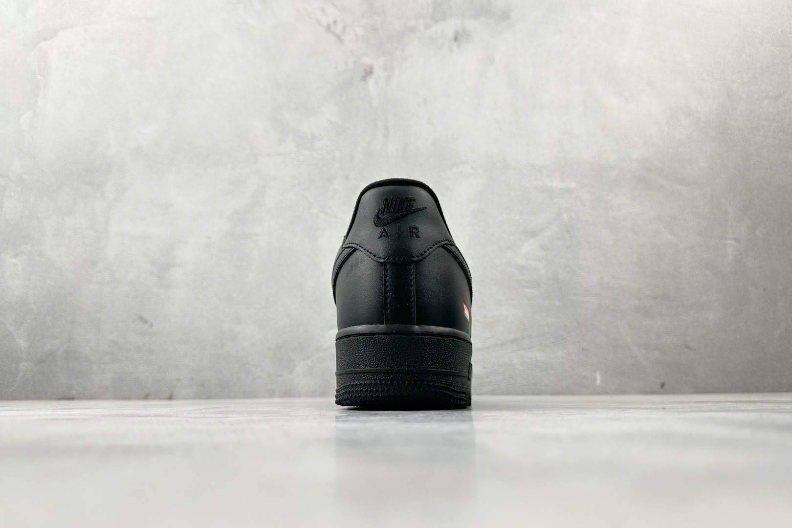 PP 特价本地💰110
特价福利 Supreme x Nike Air Force 1 box logo 黑色

货号：CU9225-001
尺码：36 36.5 37.5 38 38.5 39 40 40.5 41 42 42.5 43 44 44.5 45 46
编码：21