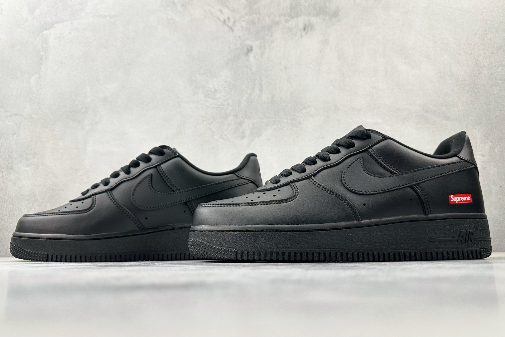 PP 特价本地💰110
特价福利 Supreme x Nike Air Force 1 box logo 黑色

货号：CU9225-001
尺码：36 36.5 37.5 38 38.5 39 40 40.5 41 42 42.5 43 44 44.5 45 46
编码：21