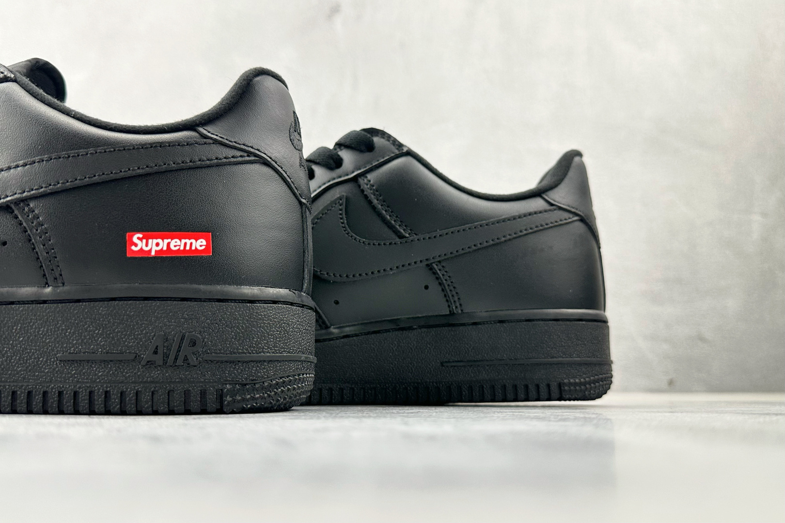 PP 特价本地💰110
特价福利 Supreme x Nike Air Force 1 box logo 黑色

货号：CU9225-001
尺码：36 36.5 37.5 38 38.5 39 40 40.5 41 42 42.5 43 44 44.5 45 46
编码：21