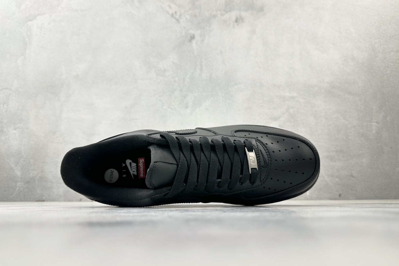 PP 特价本地💰110
特价福利 Supreme x Nike Air Force 1 box logo 黑色

货号：CU9225-001
尺码：36 36.5 37.5 38 38.5 39 40 40.5 41 42 42.5 43 44 44.5 45 46
编码：21