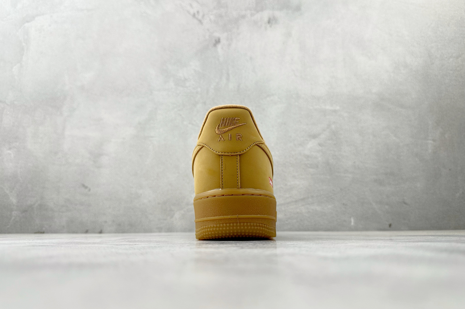 PP 特价本地💰110
特价福利 Supreme x Nike Air Force 1 Flax联名款 小麦色

货号：DN1555-200
尺码：36 36.5 37.5 38 38.5 39 40 40.5 41 42 42.5 43 44 44.5 45 46
编码：21