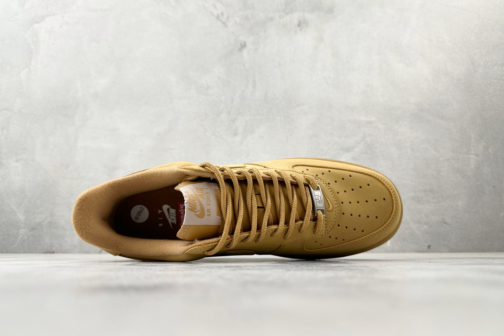 PP 特价本地💰110
特价福利 Supreme x Nike Air Force 1 Flax联名款 小麦色

货号：DN1555-200
尺码：36 36.5 37.5 38 38.5 39 40 40.5 41 42 42.5 43 44 44.5 45 46
编码：21