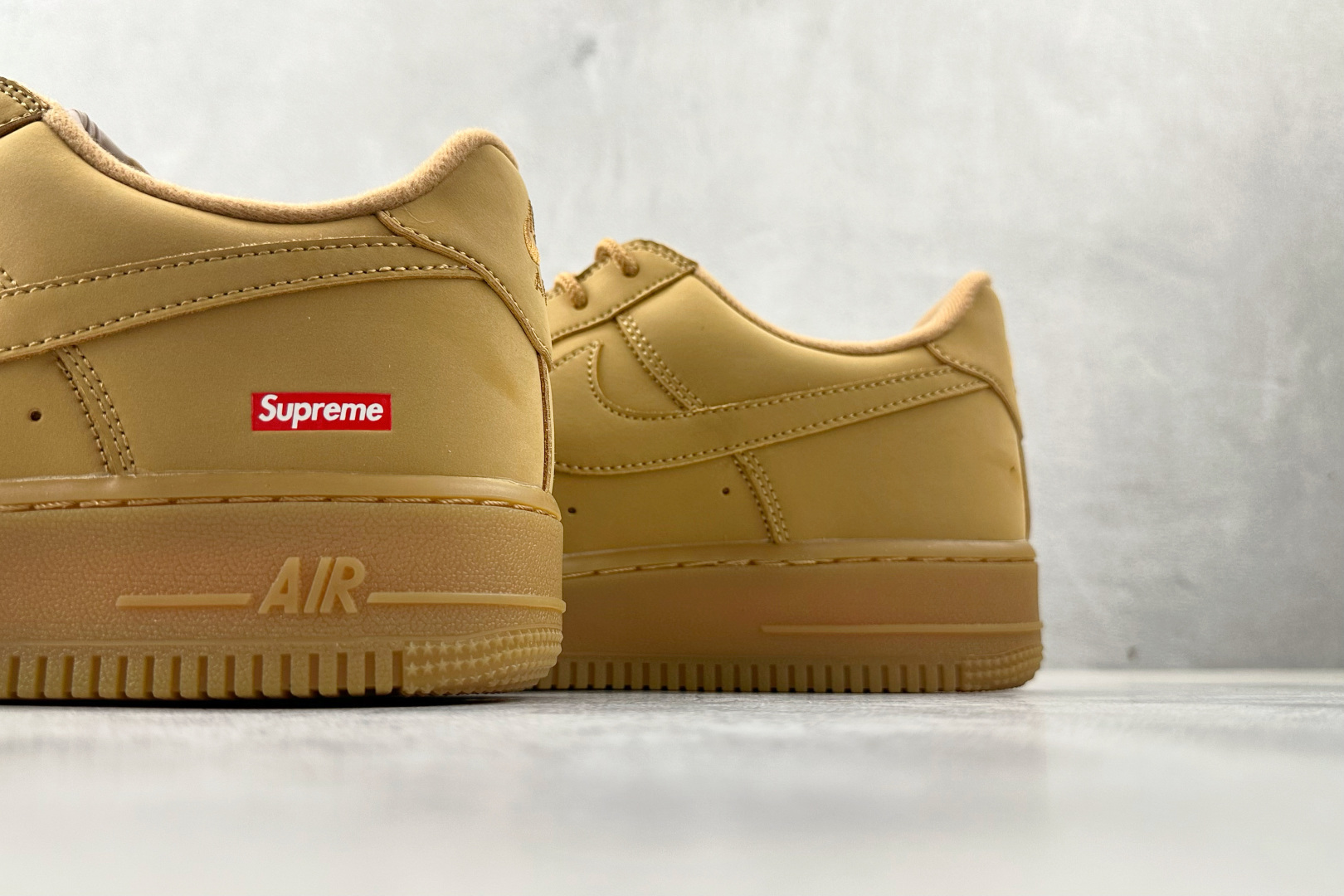 PP 特价本地💰110
特价福利 Supreme x Nike Air Force 1 Flax联名款 小麦色

货号：DN1555-200
尺码：36 36.5 37.5 38 38.5 39 40 40.5 41 42 42.5 43 44 44.5 45 46
编码：21