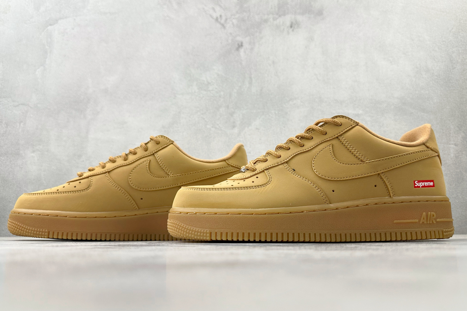 PP 特价本地💰110
特价福利 Supreme x Nike Air Force 1 Flax联名款 小麦色

货号：DN1555-200
尺码：36 36.5 37.5 38 38.5 39 40 40.5 41 42 42.5 43 44 44.5 45 46
编码：21