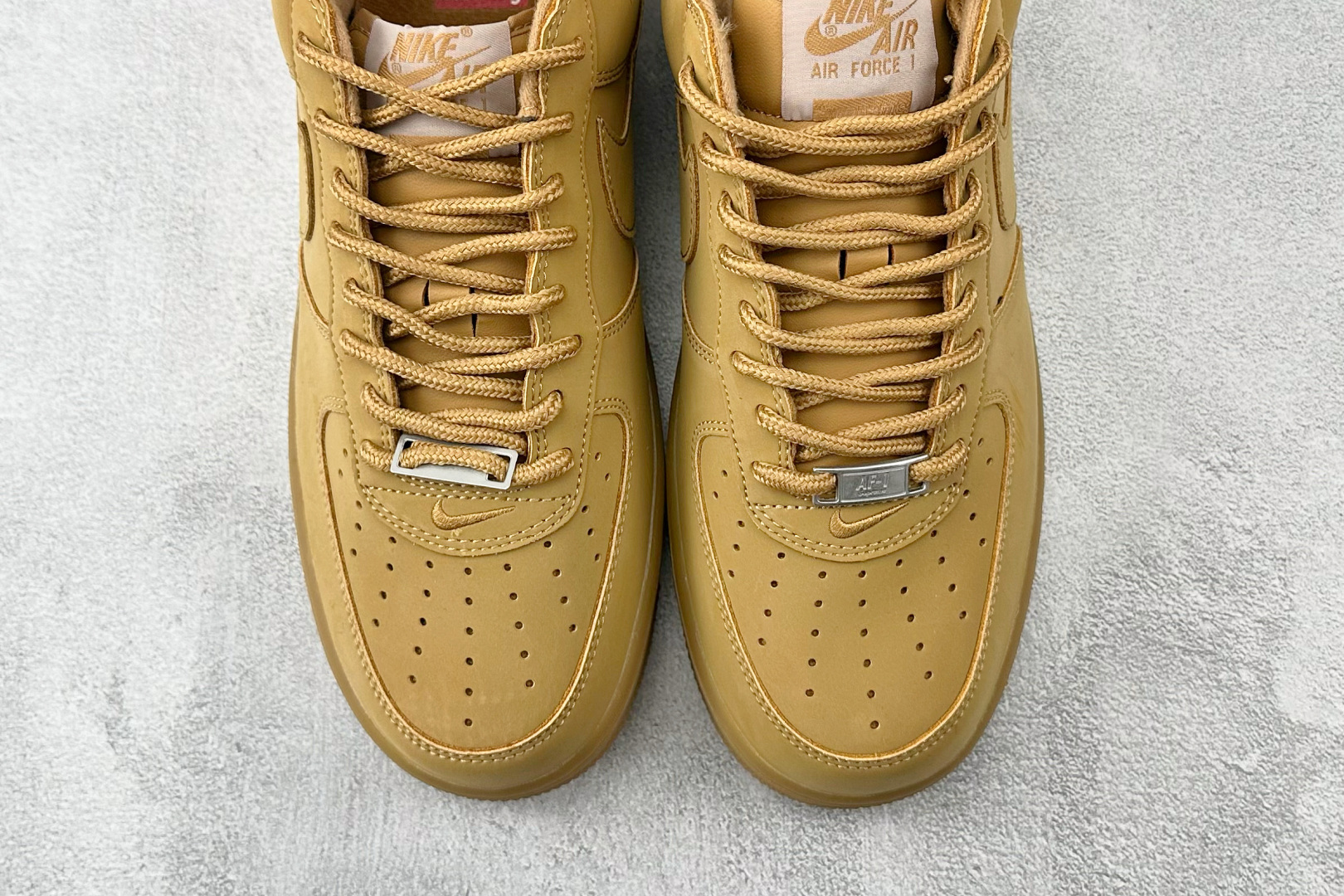 PP 特价本地💰110
特价福利 Supreme x Nike Air Force 1 Flax联名款 小麦色

货号：DN1555-200
尺码：36 36.5 37.5 38 38.5 39 40 40.5 41 42 42.5 43 44 44.5 45 46
编码：21