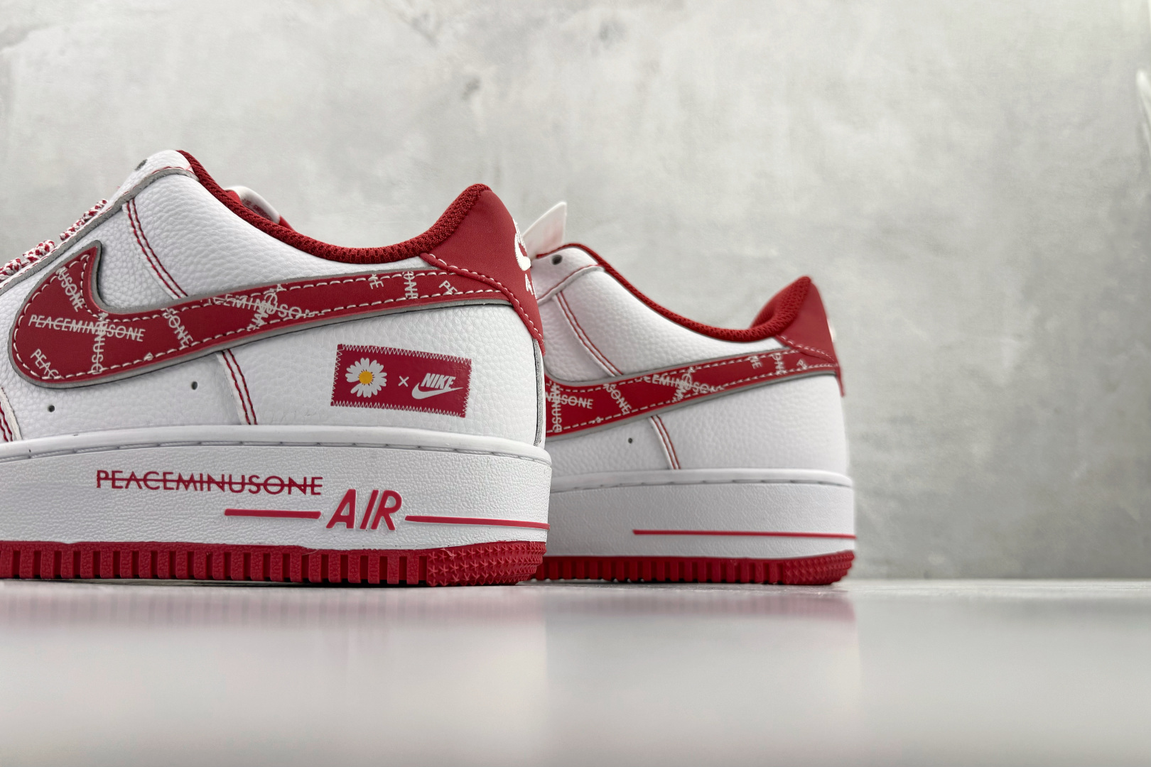 260 Nike Air Force 1'07 LX “PEACEMINUSONE” 白红 HV5999-008