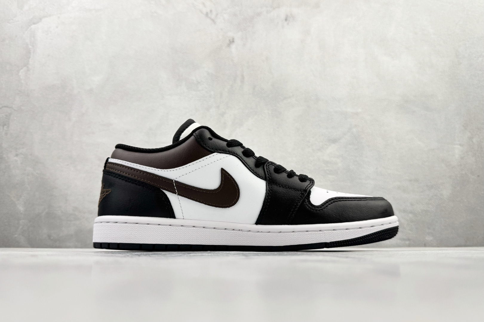 240 Jordan Air Jordan 1 Low 黑白 I03393-010