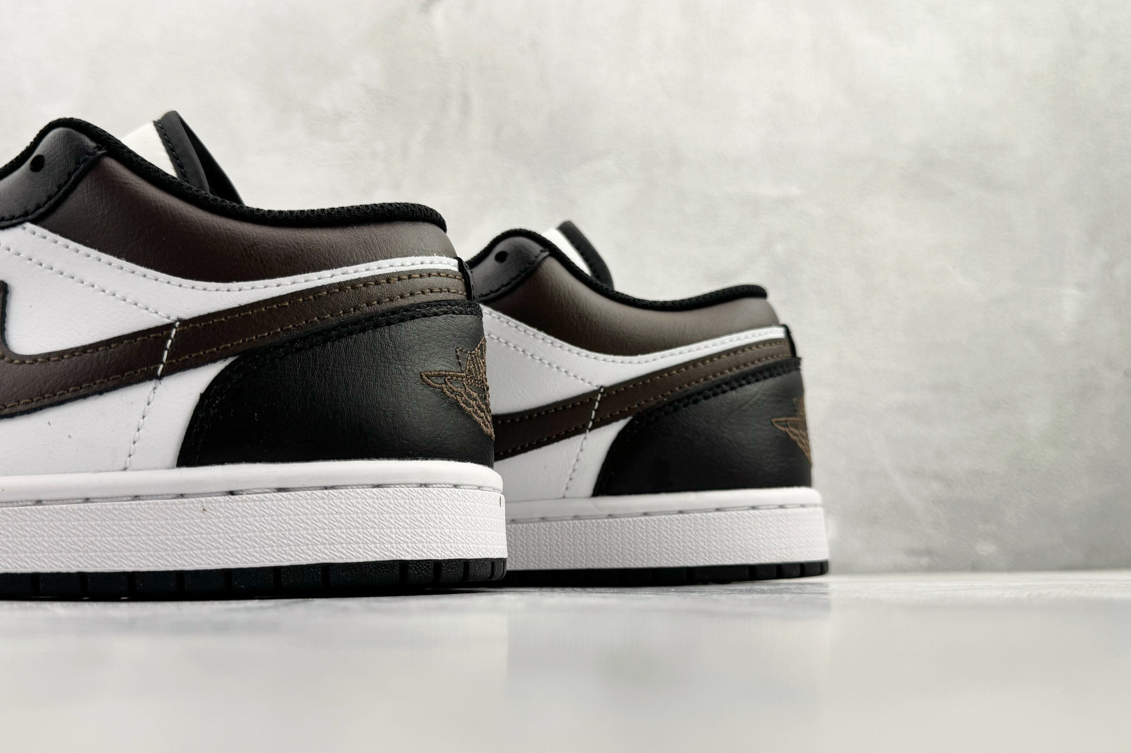 240 Jordan Air Jordan 1 Low 黑白 I03393-010