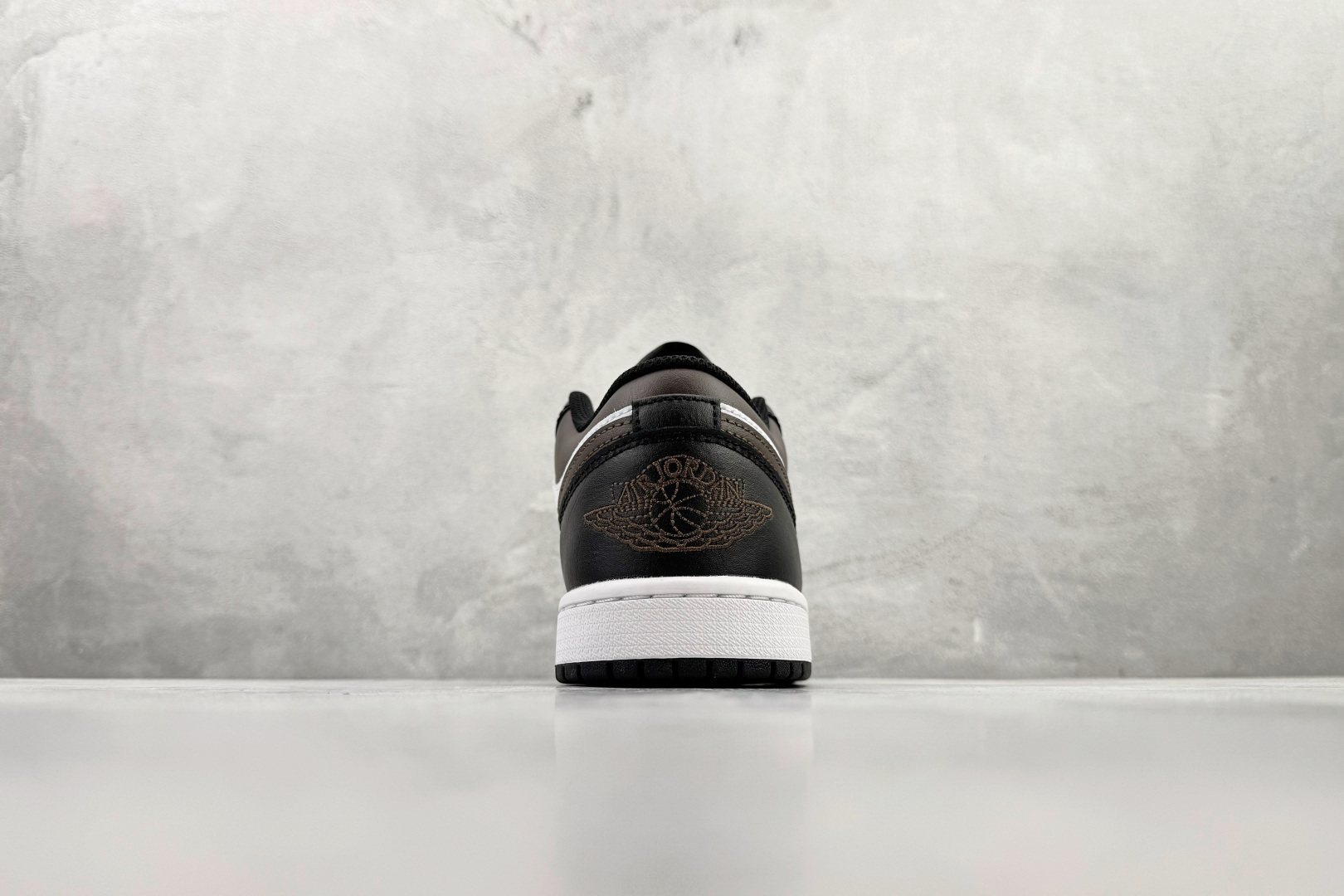 240 Jordan Air Jordan 1 Low 黑白 I03393-010