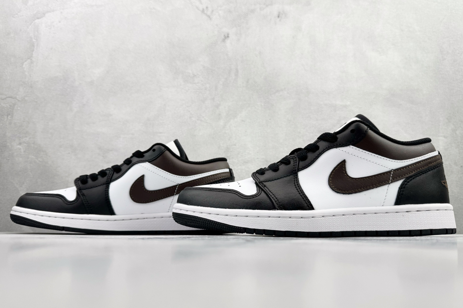 240 Jordan Air Jordan 1 Low 黑白 I03393-010