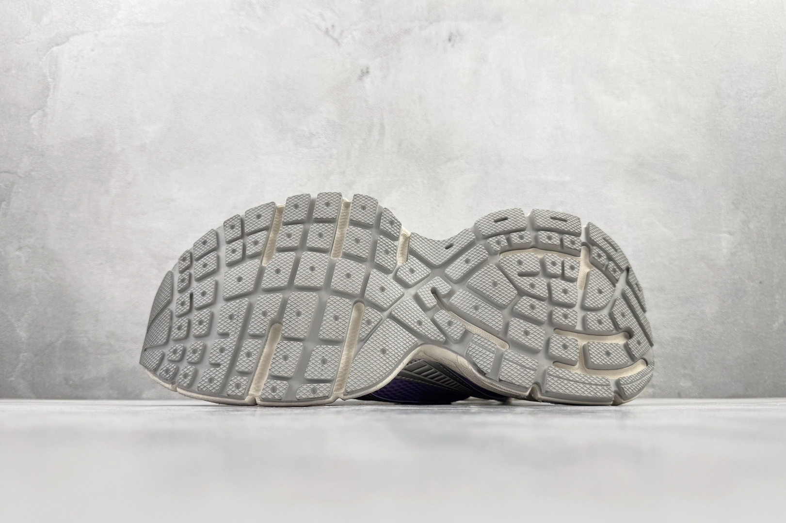 380 代购版 Balenciaga巴黎世家 3XL 灰紫 734731W3XGM