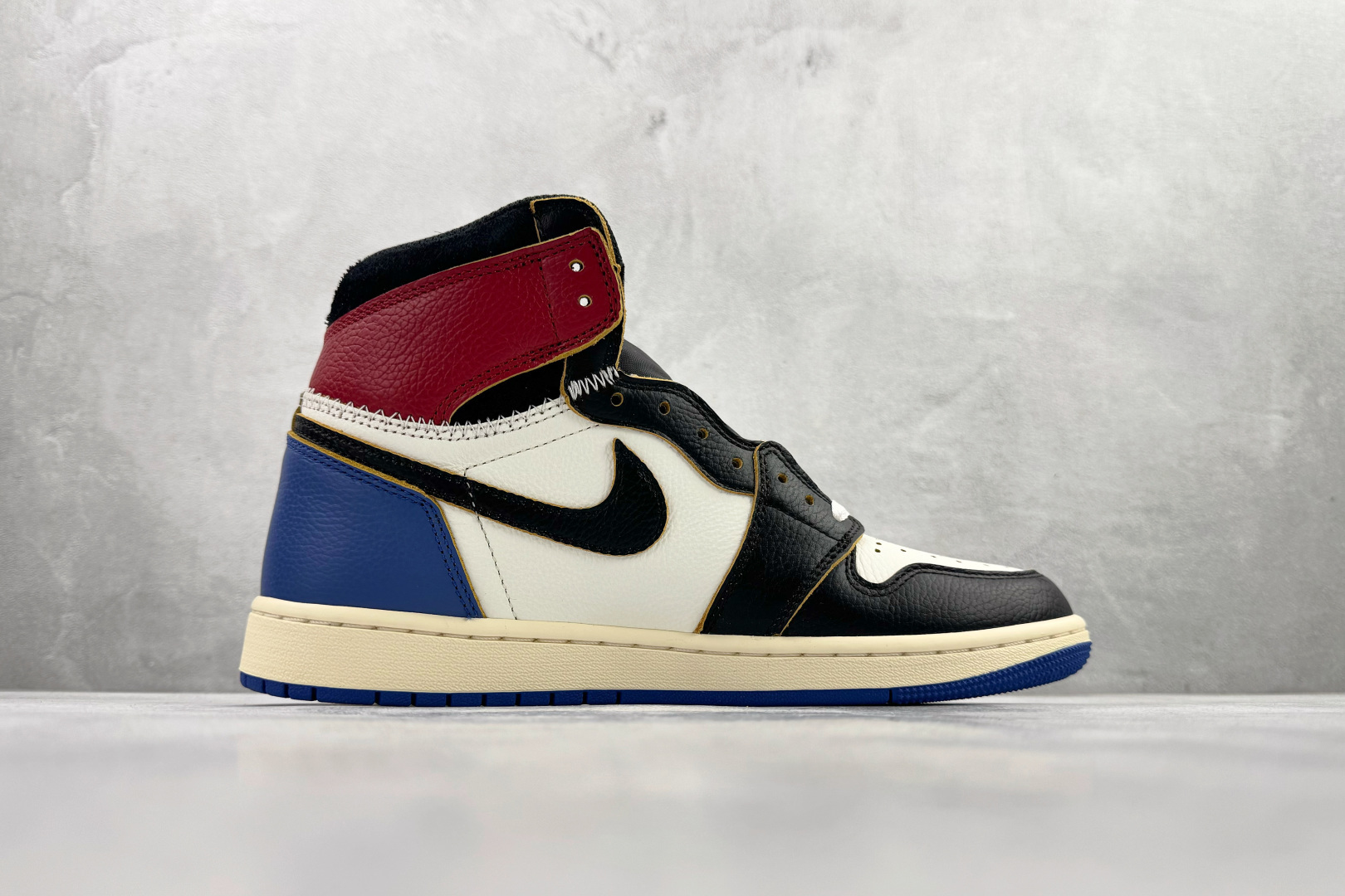 500 顶级纯原 UniLA x Fragment Design x Jordan Air Jordan 1 High 黑白蓝 IO7847-002