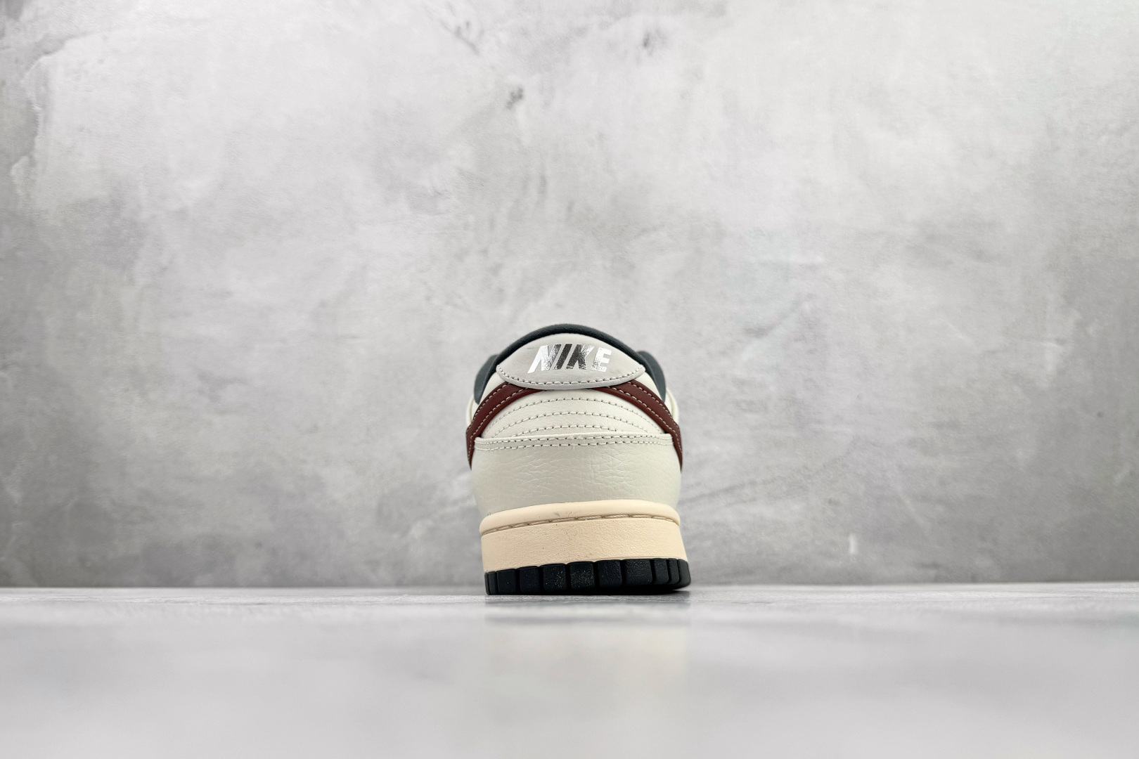 Nike Dunk Low 灰白红 IM6670-202