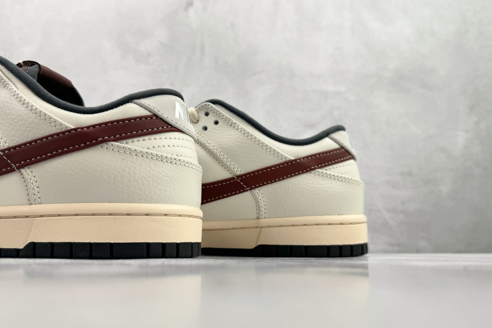 Nike Dunk Low 灰白红 IM6670-202