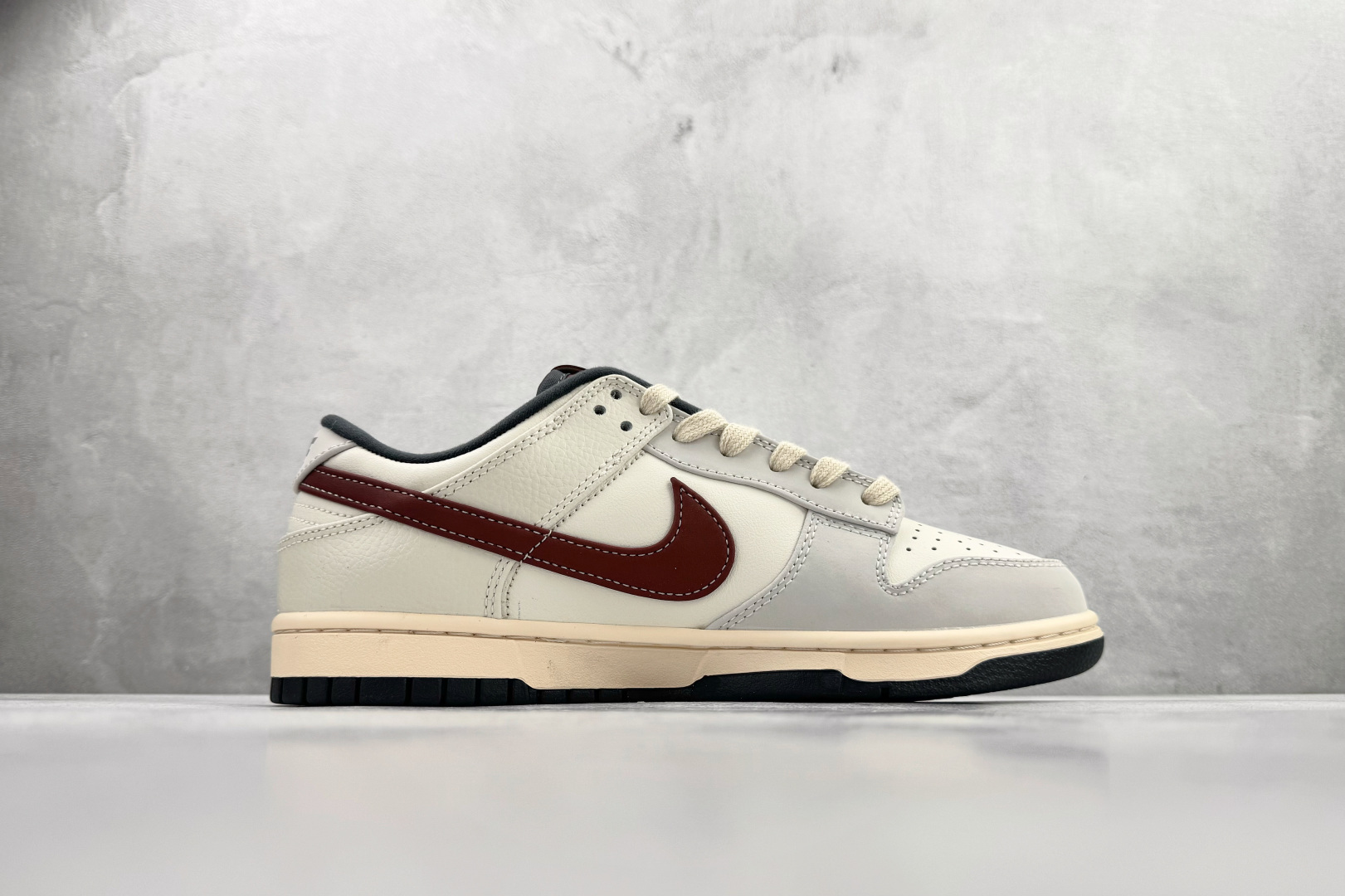 Nike Dunk Low 灰白红 IM6670-202