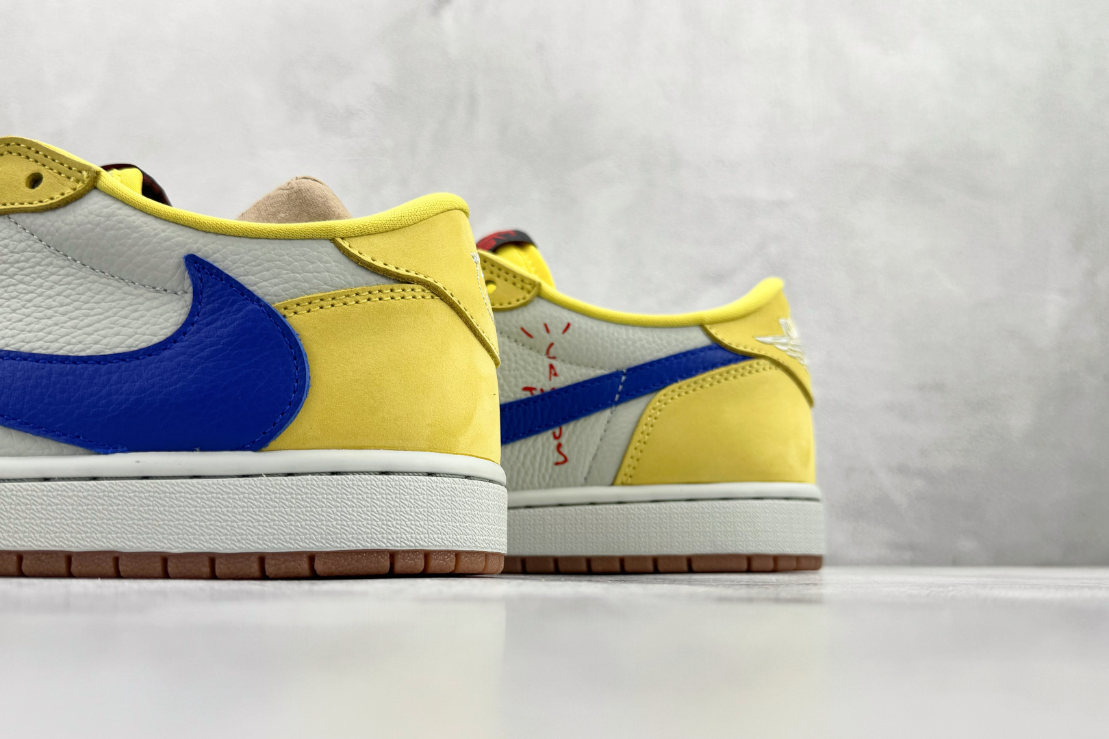 240 Travis Scott x Jordan Air Jordan 1 蓝白倒钩 DZ4137-700