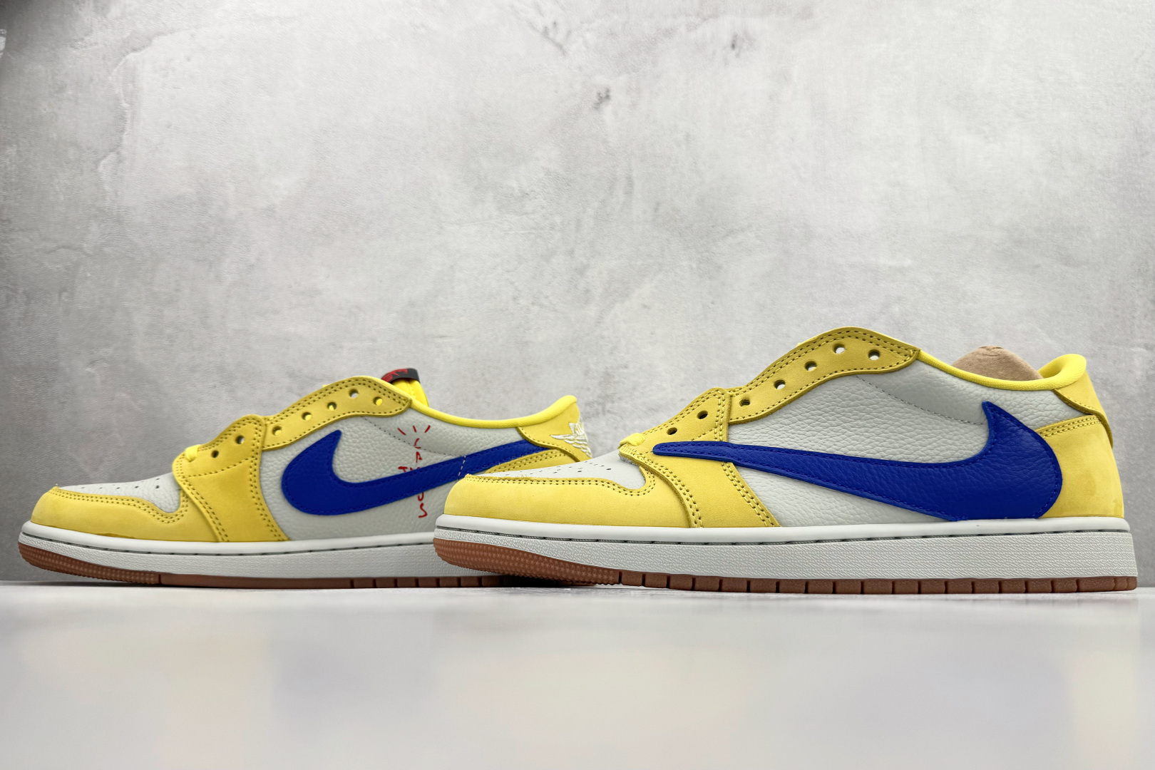 240 Travis Scott x Jordan Air Jordan 1 蓝白倒钩 DZ4137-700