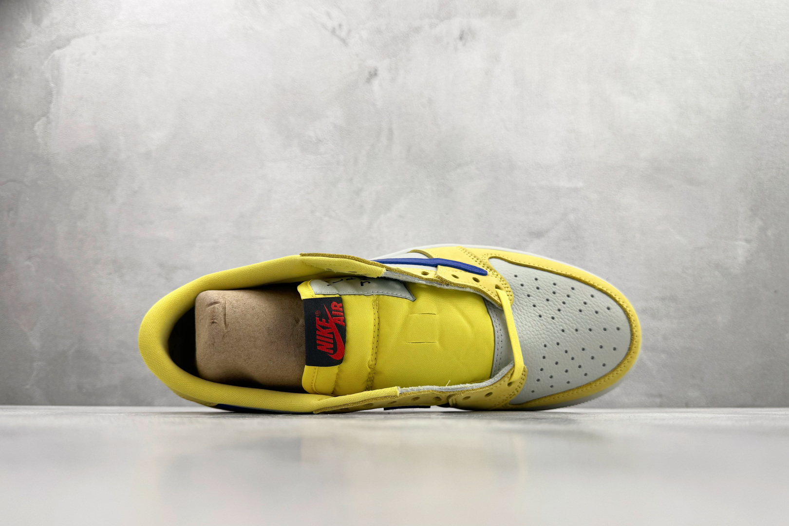 240 Travis Scott x Jordan Air Jordan 1 蓝白倒钩 DZ4137-700