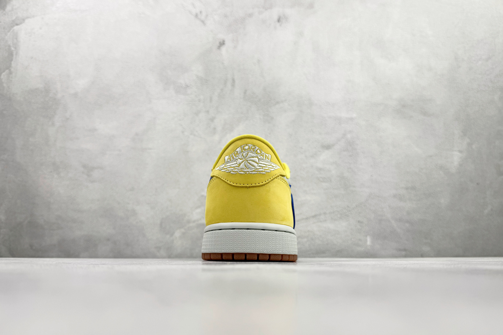 240 Travis Scott x Jordan Air Jordan 1 蓝白倒钩 DZ4137-700