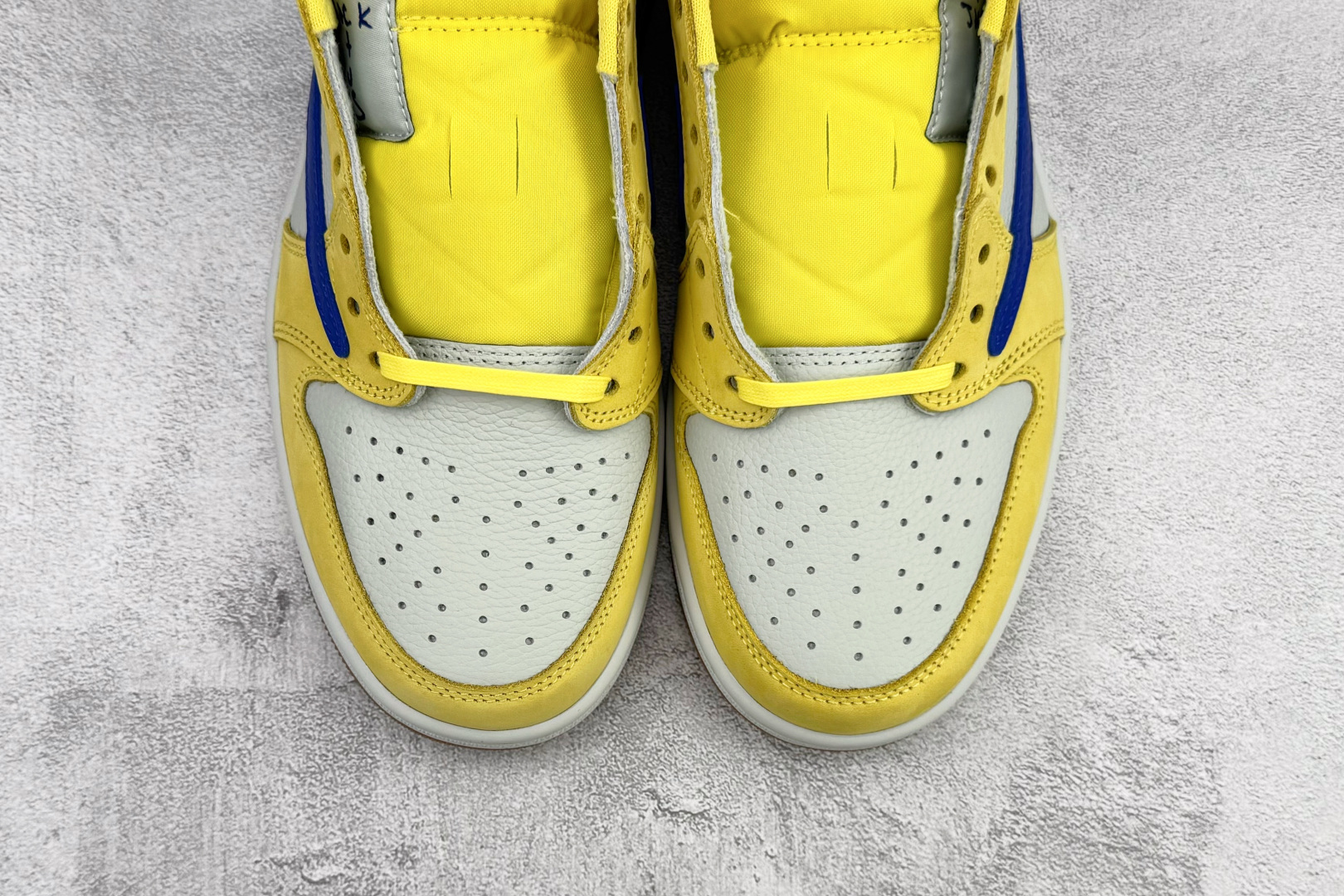 240 Travis Scott x Jordan Air Jordan 1 蓝白倒钩 DZ4137-700