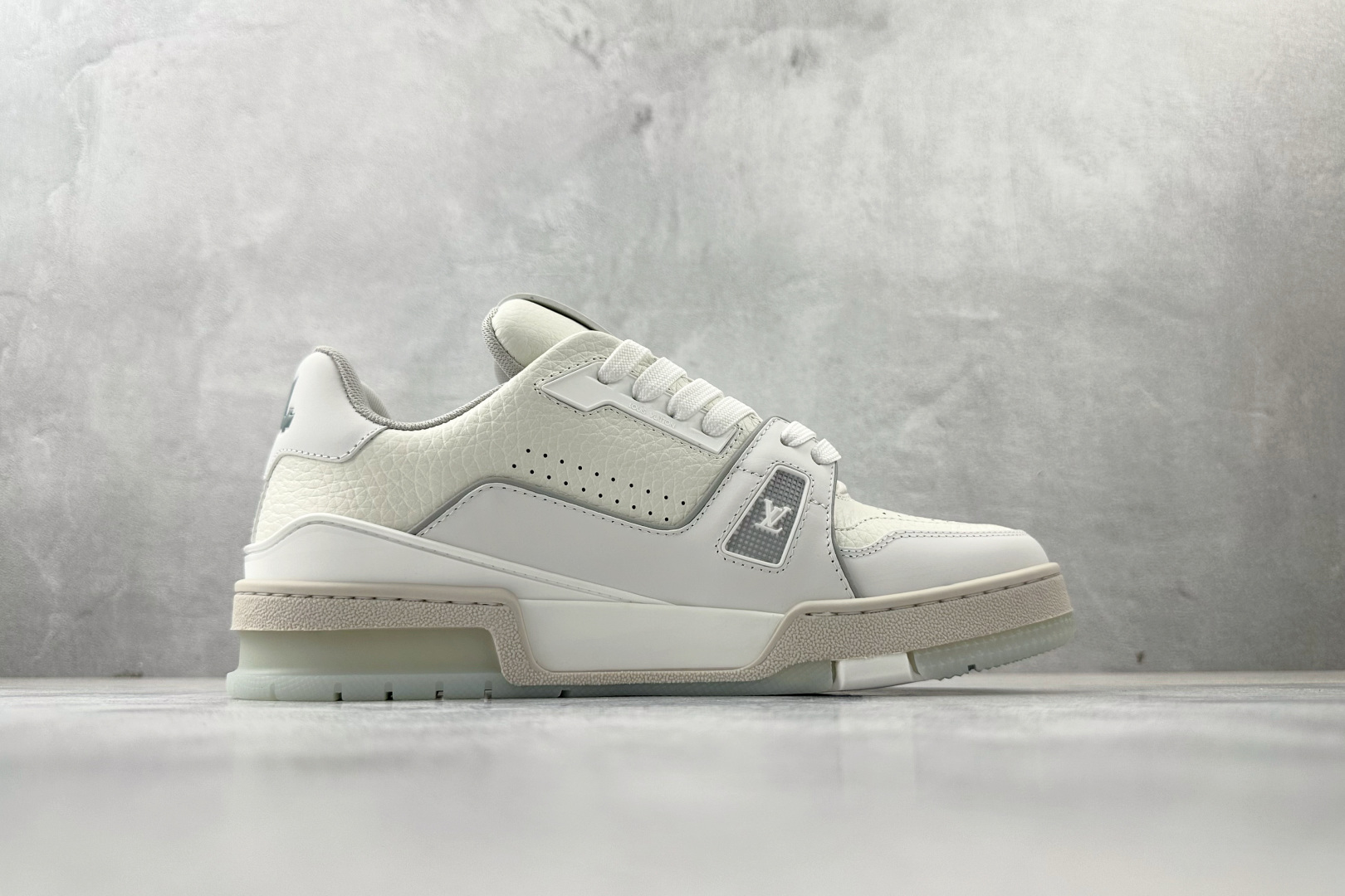 顶级纯原 LOUIS VUITTTrainer 白水泥 1A9G4Z