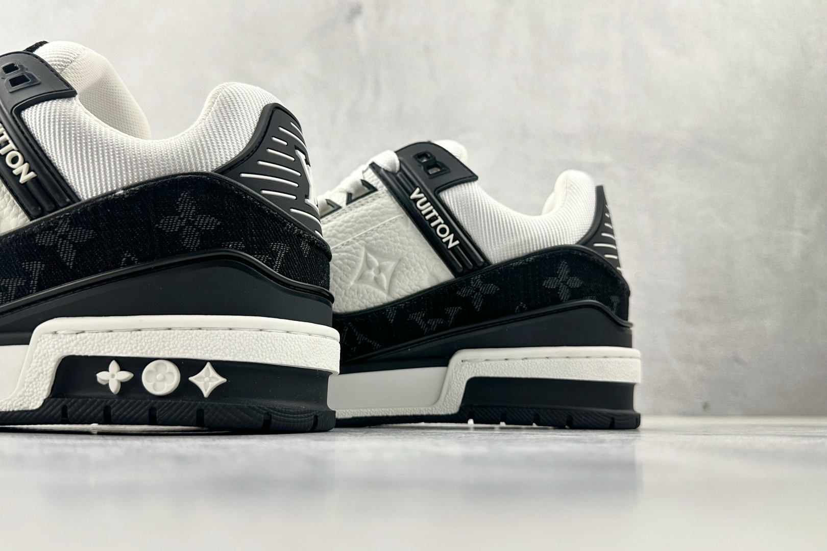 顶级纯原 LOUIS VUITTTrainer 黑白 1AC2A5