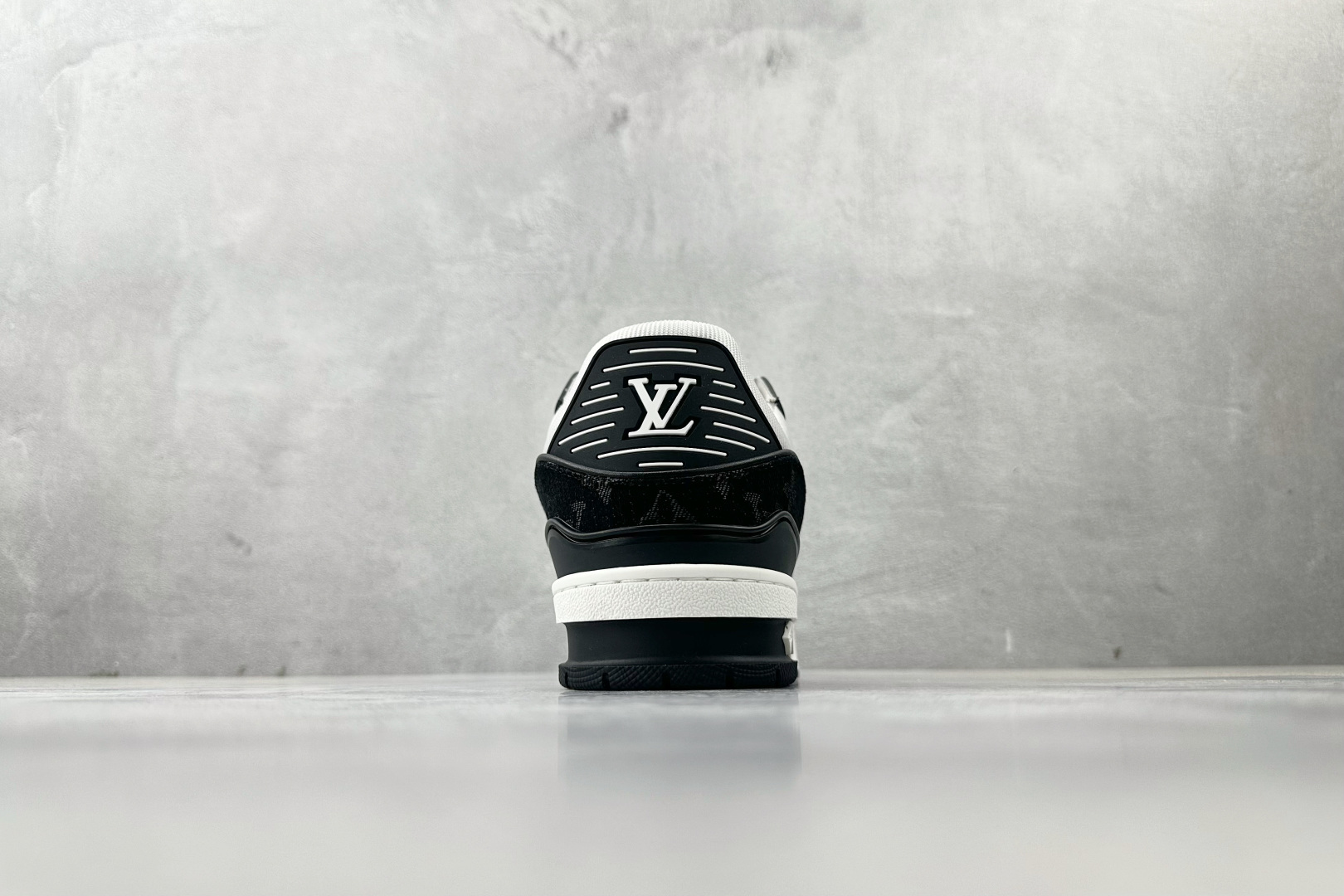 顶级纯原 LOUIS VUITTTrainer 黑白 1AC2A5
