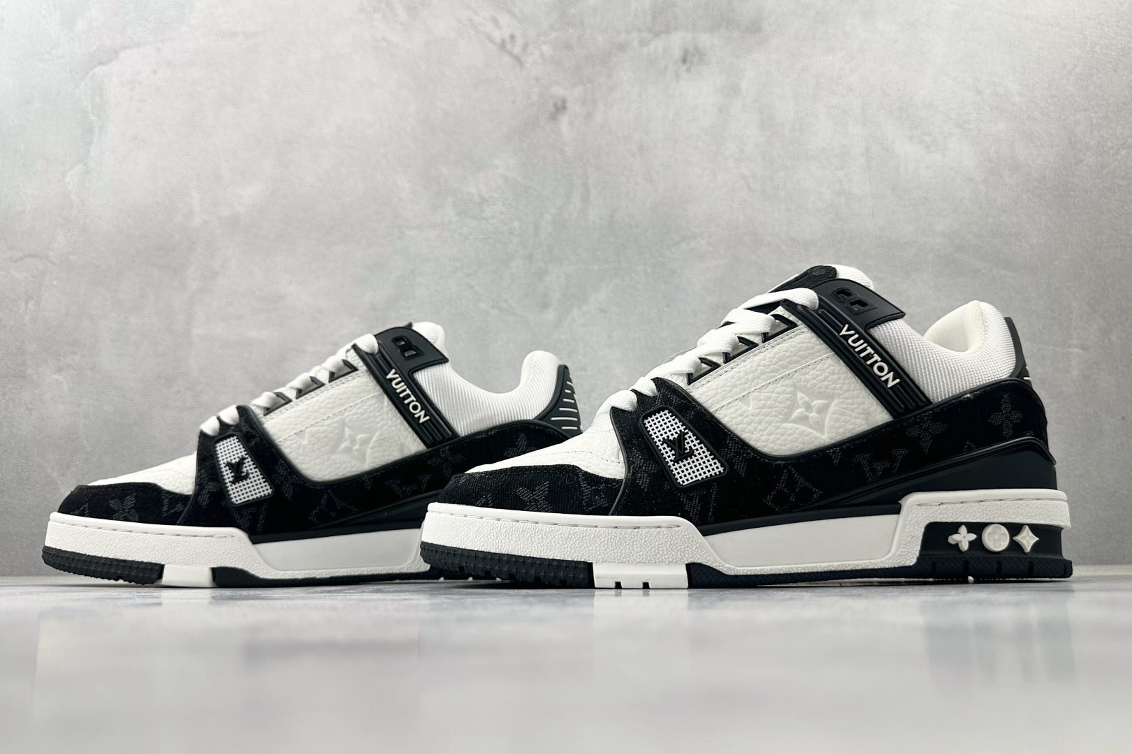 顶级纯原 LOUIS VUITTTrainer 黑白 1AC2A5