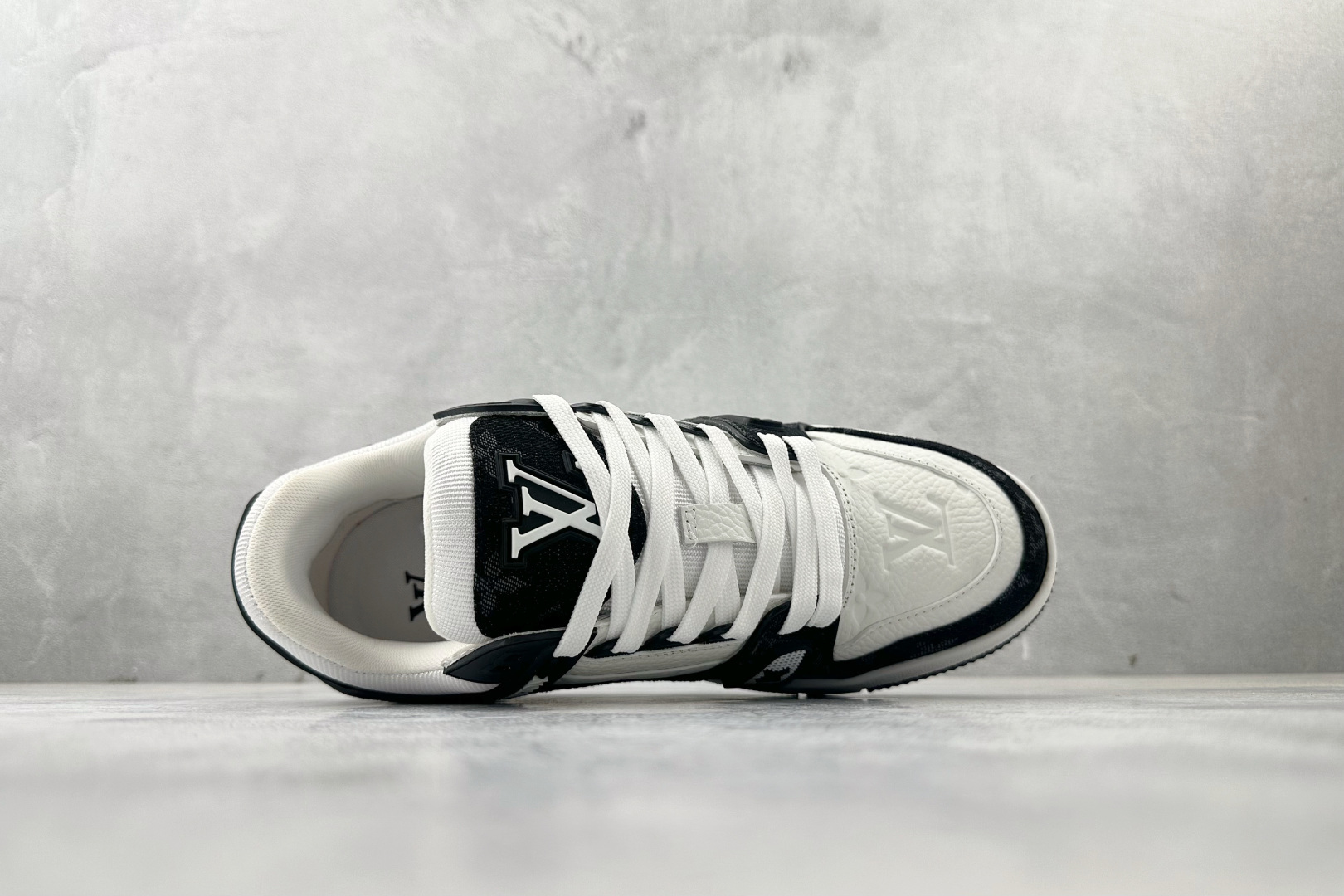 顶级纯原 LOUIS VUITTTrainer 黑白 1AC2A5