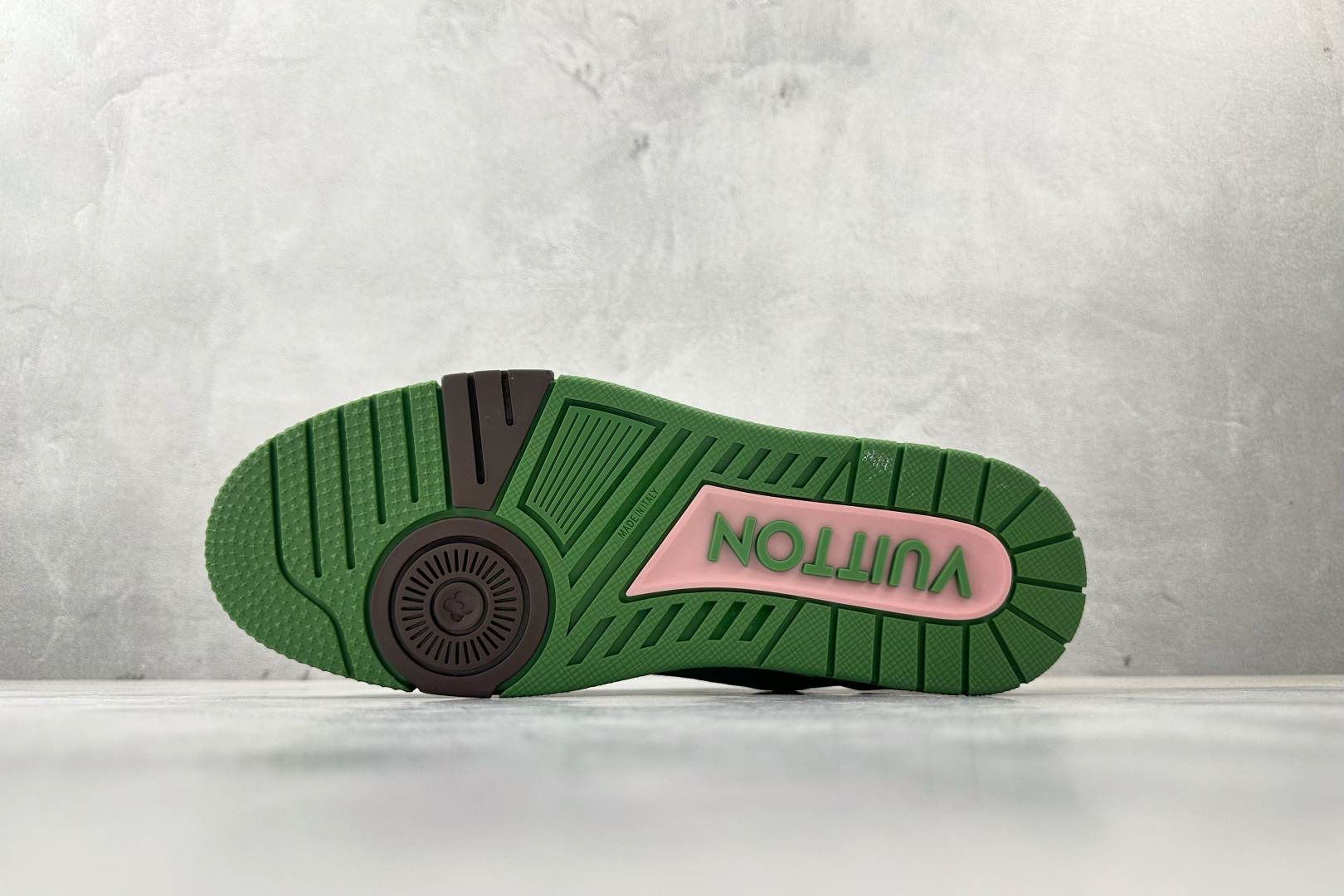 顶级纯原 Tyler x LOUIS VUITTTrainer 绿色 1ACR6E-莆田鞋,莆田鞋货源,高仿鞋,高仿鞋货源,安福档口,莆田高仿鞋,莆田鞋批发,高仿鞋批发,莆田高仿运动鞋,高仿运动鞋,莆田运动鞋 顶级纯原 Tyler x LOUIS VUITTTrainer 绿色 1ACR6E