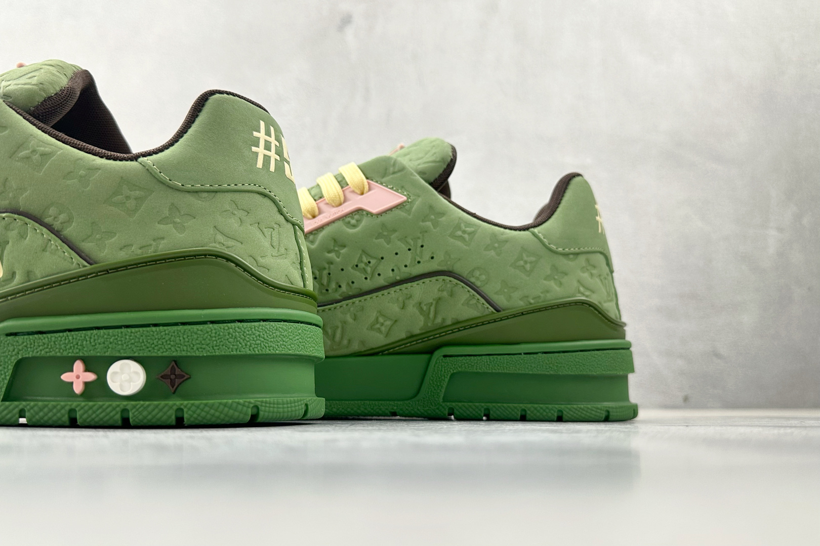 顶级纯原 Tyler x LOUIS VUITTTrainer 绿色 1ACR6E-莆田鞋,莆田鞋货源,高仿鞋,高仿鞋货源,安福档口,莆田高仿鞋,莆田鞋批发,高仿鞋批发,莆田高仿运动鞋,高仿运动鞋,莆田运动鞋 顶级纯原 Tyler x LOUIS VUITTTrainer 绿色 1ACR6E