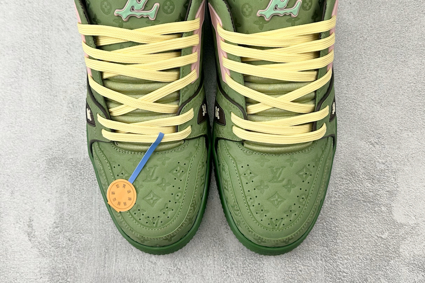 顶级纯原 Tyler x LOUIS VUITTTrainer 绿色 1ACR6E-莆田鞋,莆田鞋货源,高仿鞋,高仿鞋货源,安福档口,莆田高仿鞋,莆田鞋批发,高仿鞋批发,莆田高仿运动鞋,高仿运动鞋,莆田运动鞋 顶级纯原 Tyler x LOUIS VUITTTrainer 绿色 1ACR6E