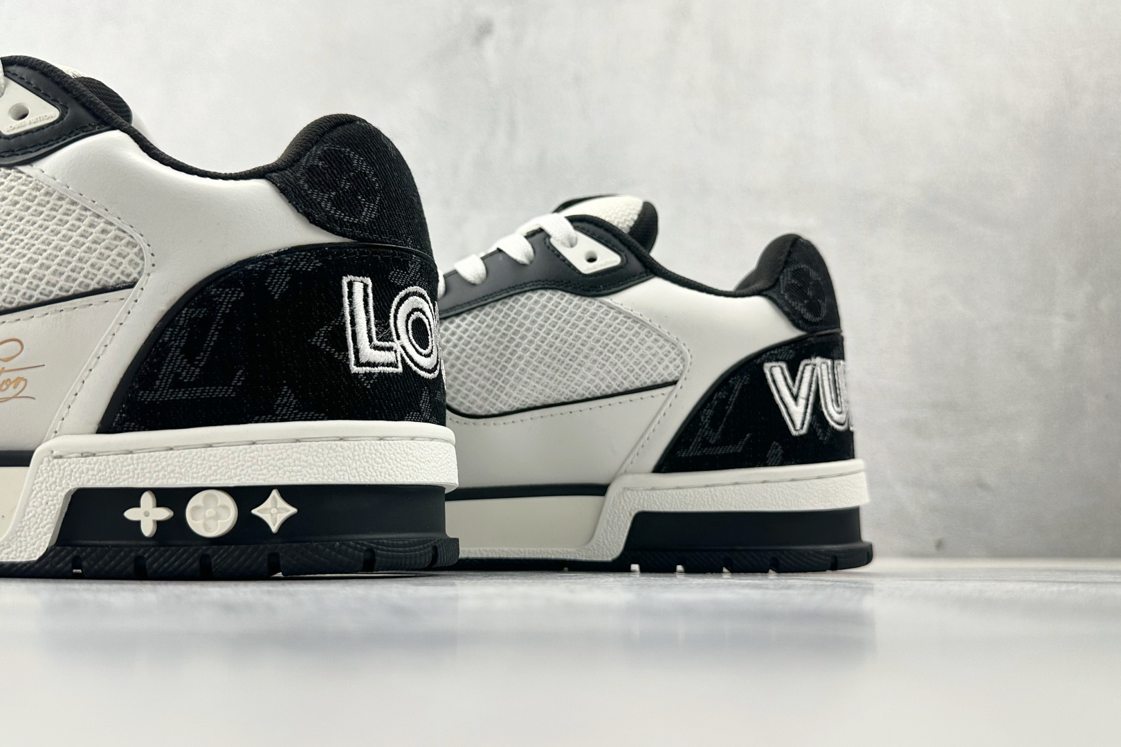 顶级纯原 LOUIS VUITTTrainer 黑白 1A9ZB0-莆田鞋,莆田鞋货源,高仿鞋,高仿鞋货源,安福档口,莆田高仿鞋,莆田鞋批发,高仿鞋批发,莆田高仿运动鞋,高仿运动鞋,莆田运动鞋 顶级纯原 LOUIS VUITTTrainer 黑白 1A9ZB0