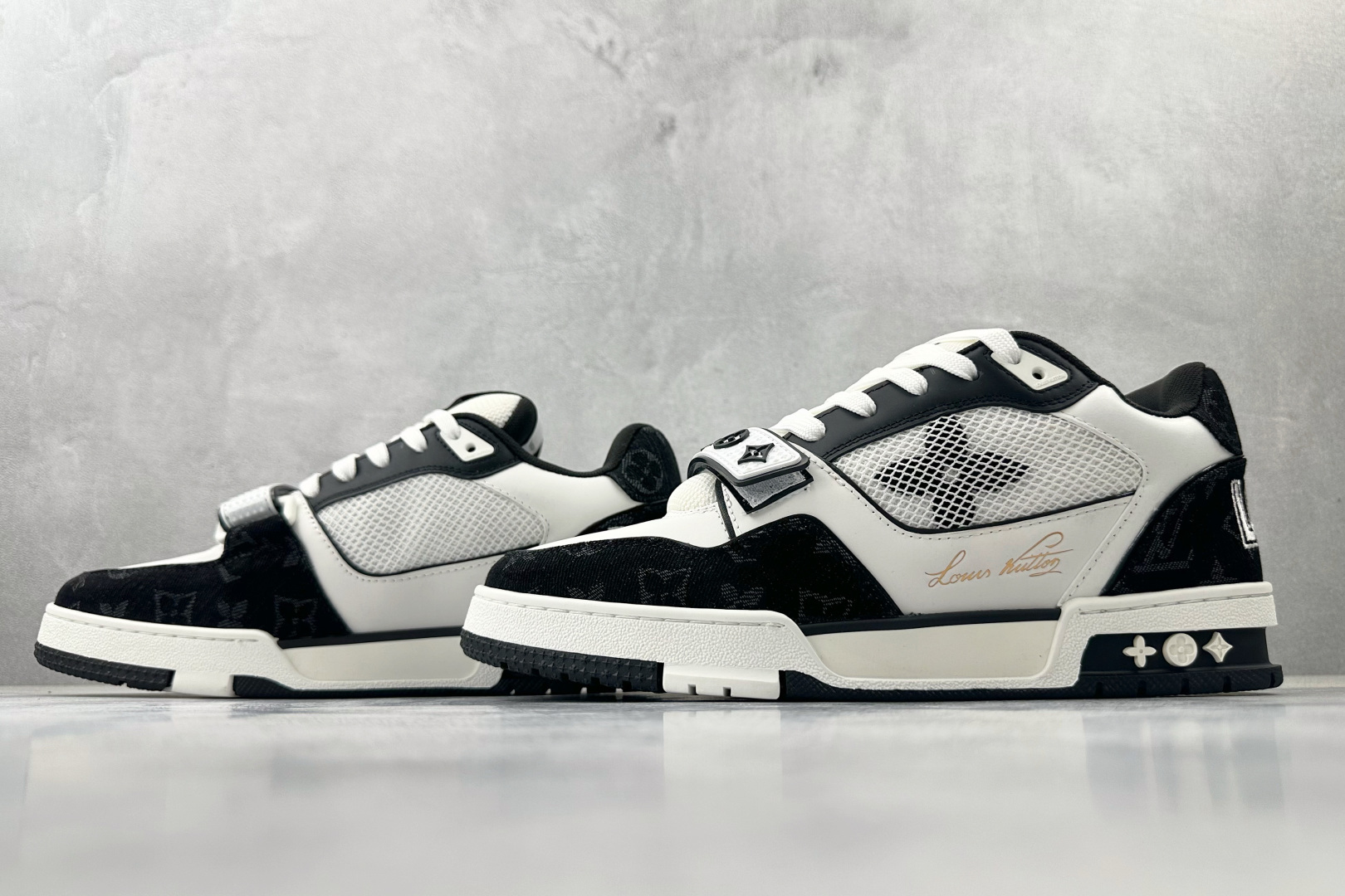 顶级纯原 LOUIS VUITTTrainer 黑白 1A9ZB0-莆田鞋,莆田鞋货源,高仿鞋,高仿鞋货源,安福档口,莆田高仿鞋,莆田鞋批发,高仿鞋批发,莆田高仿运动鞋,高仿运动鞋,莆田运动鞋 顶级纯原 LOUIS VUITTTrainer 黑白 1A9ZB0