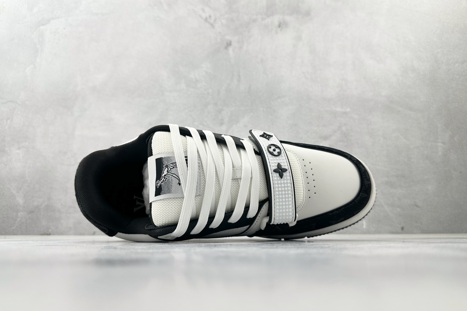 顶级纯原 LOUIS VUITTTrainer 黑白 1A9ZB0-莆田鞋,莆田鞋货源,高仿鞋,高仿鞋货源,安福档口,莆田高仿鞋,莆田鞋批发,高仿鞋批发,莆田高仿运动鞋,高仿运动鞋,莆田运动鞋 顶级纯原 LOUIS VUITTTrainer 黑白 1A9ZB0