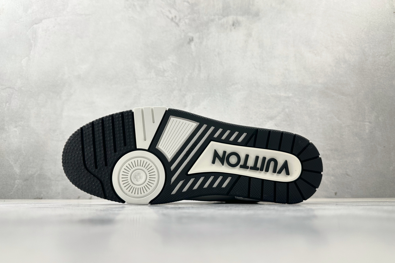 顶级纯原 LOUIS VUITTTrainer 黑白 1A9ZB0-莆田鞋,莆田鞋货源,高仿鞋,高仿鞋货源,安福档口,莆田高仿鞋,莆田鞋批发,高仿鞋批发,莆田高仿运动鞋,高仿运动鞋,莆田运动鞋 顶级纯原 LOUIS VUITTTrainer 黑白 1A9ZB0