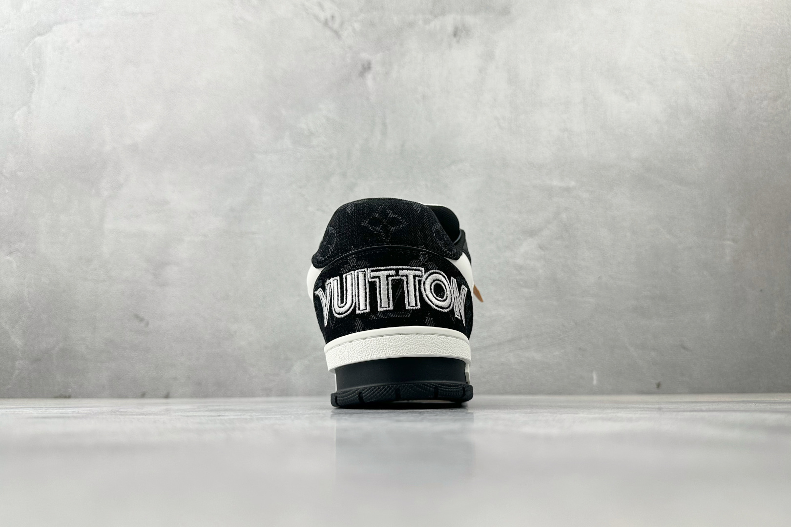 顶级纯原 LOUIS VUITTTrainer 黑白 1A9ZB0-莆田鞋,莆田鞋货源,高仿鞋,高仿鞋货源,安福档口,莆田高仿鞋,莆田鞋批发,高仿鞋批发,莆田高仿运动鞋,高仿运动鞋,莆田运动鞋 顶级纯原 LOUIS VUITTTrainer 黑白 1A9ZB0