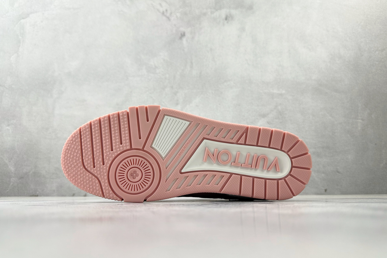 430 顶级纯原 LOUIS VUITTTrainer 玫瑰粉 1AA6W5