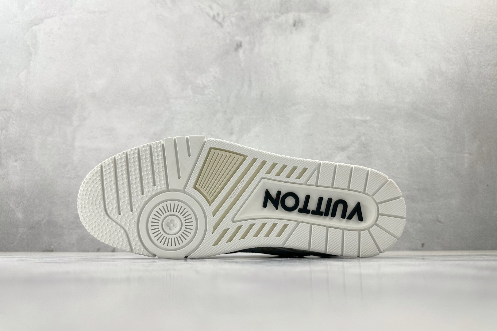 430 顶级纯原 LOUIS VUITTx 村上隆/Takashi Murakami Trainer 白色 1AHEKG