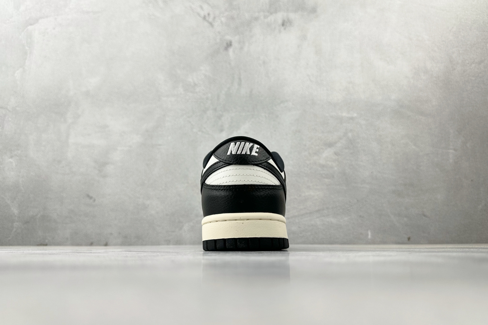 220 Nike Dunk Low 黑白色 HQ7487-100