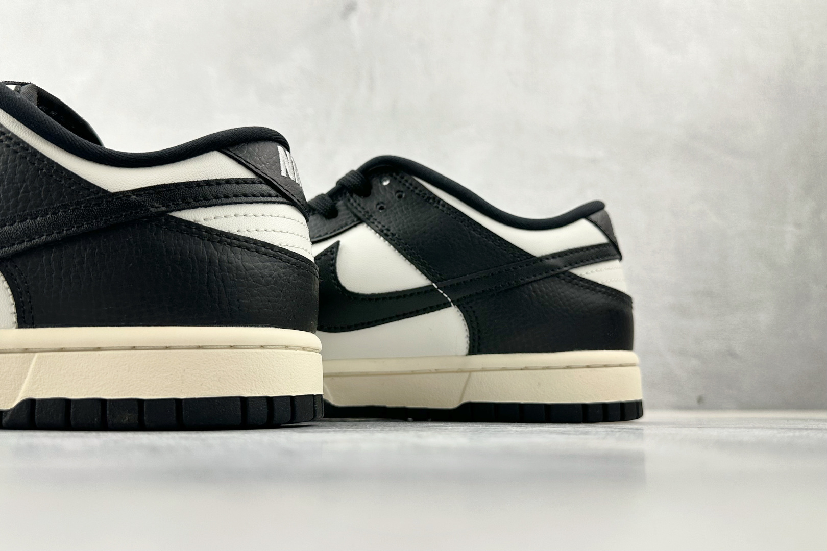 220 Nike Dunk Low 黑白色 HQ7487-100